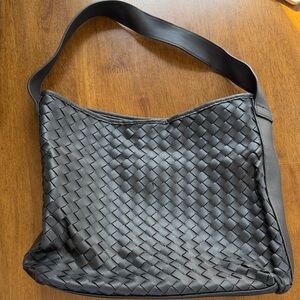 Urban Expressions Woven Shoulder Bag
